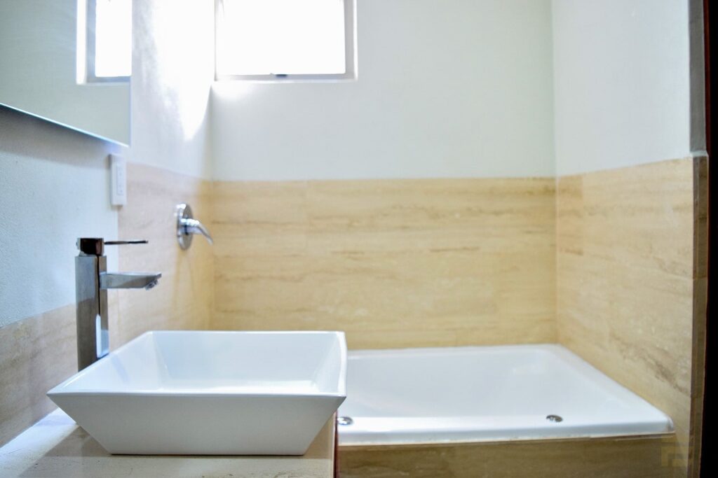 Casa-en-C-Del-Valle-Baño-Recamara-PrincipalW-min