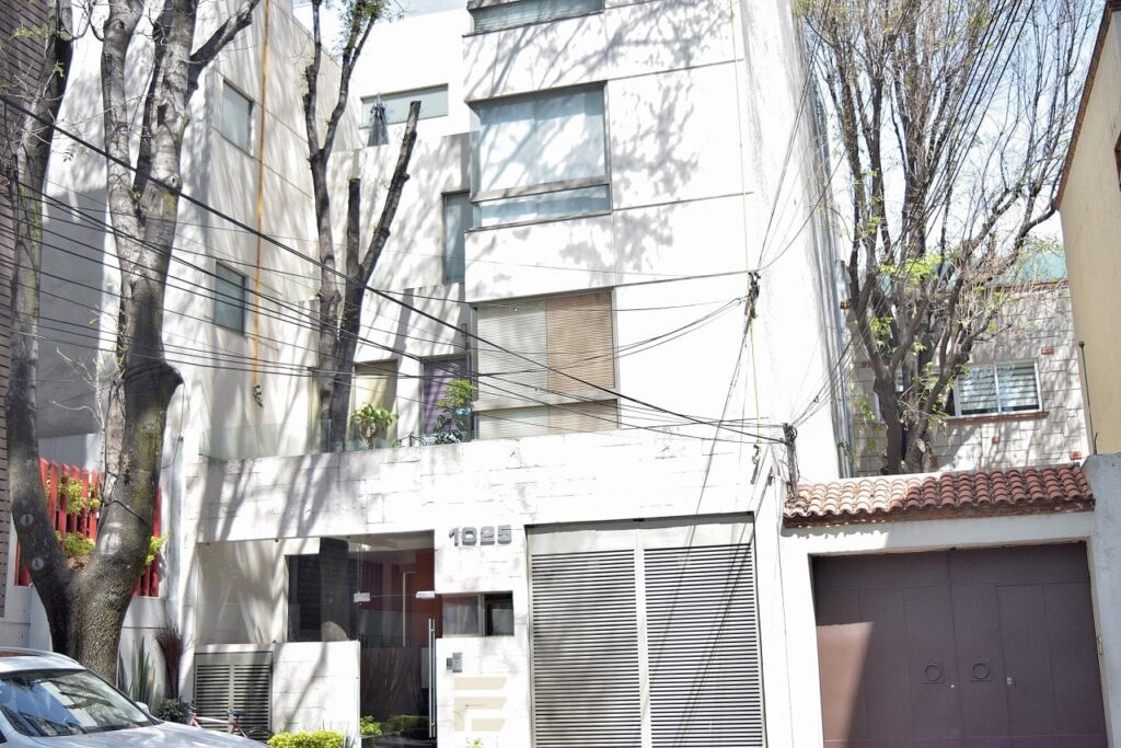 Casa-en-C-Del-Valle-Entrada-Exterior-CondominioW-min