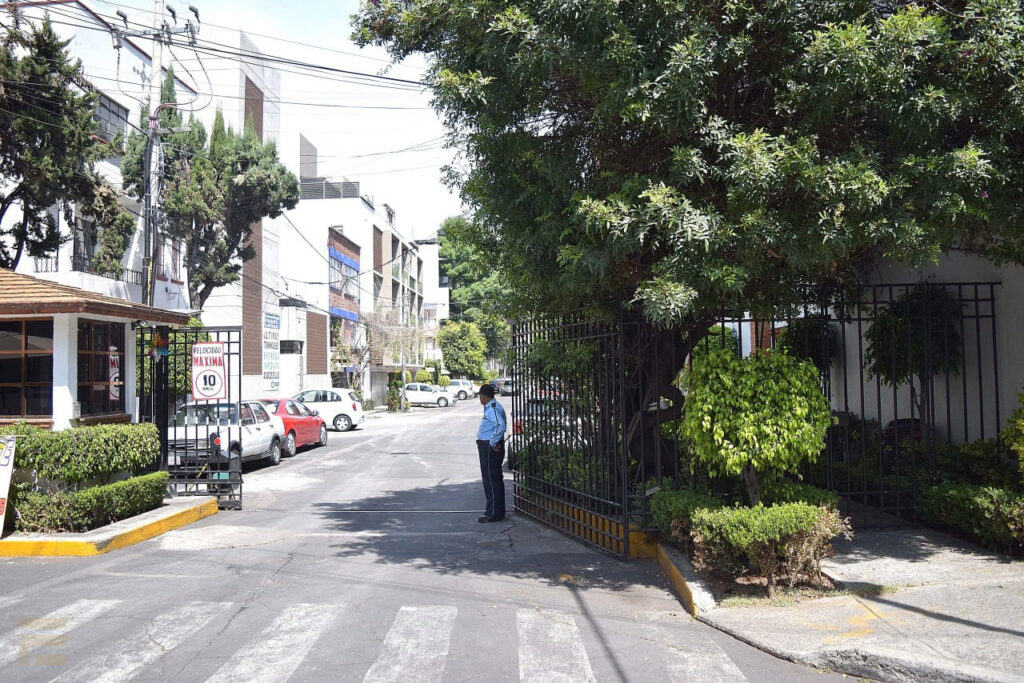 Casa-en-C-Del-Valle-Entrada-Exterior-PrivadaW-min