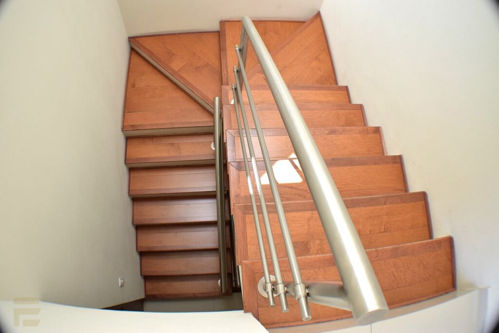 Casa-en-C-Del-Valle-EscalerasW-min